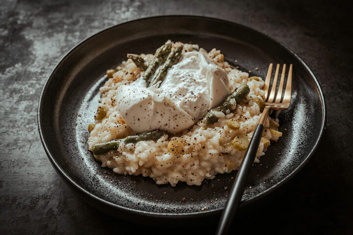 Risotto mit grünem Spargel und Burrata